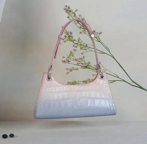 美到失语！这个春天最美的7款新品，我赌你每款都想买～