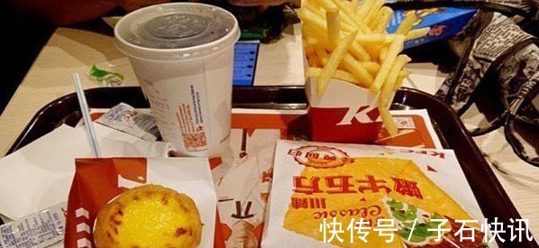吃了八年肯德基，才发现薯条盒上有零件，高级吃法了解一下！