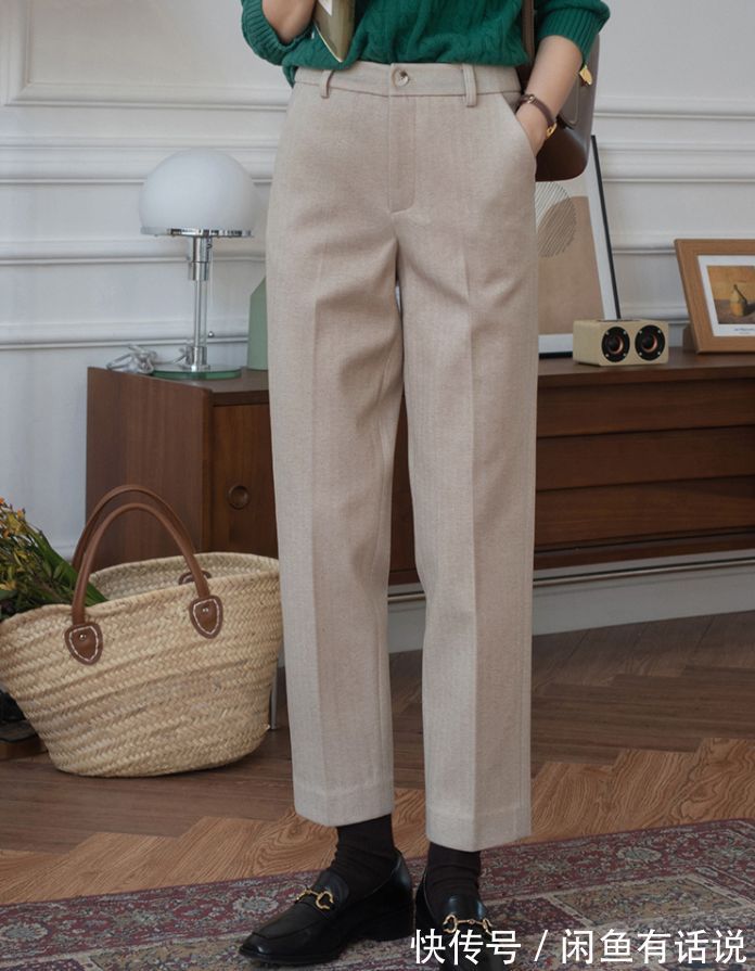耐磨性|难怪小脚裤失宠了,现在中年女人爱穿“阳离子裤”,百搭又显气质