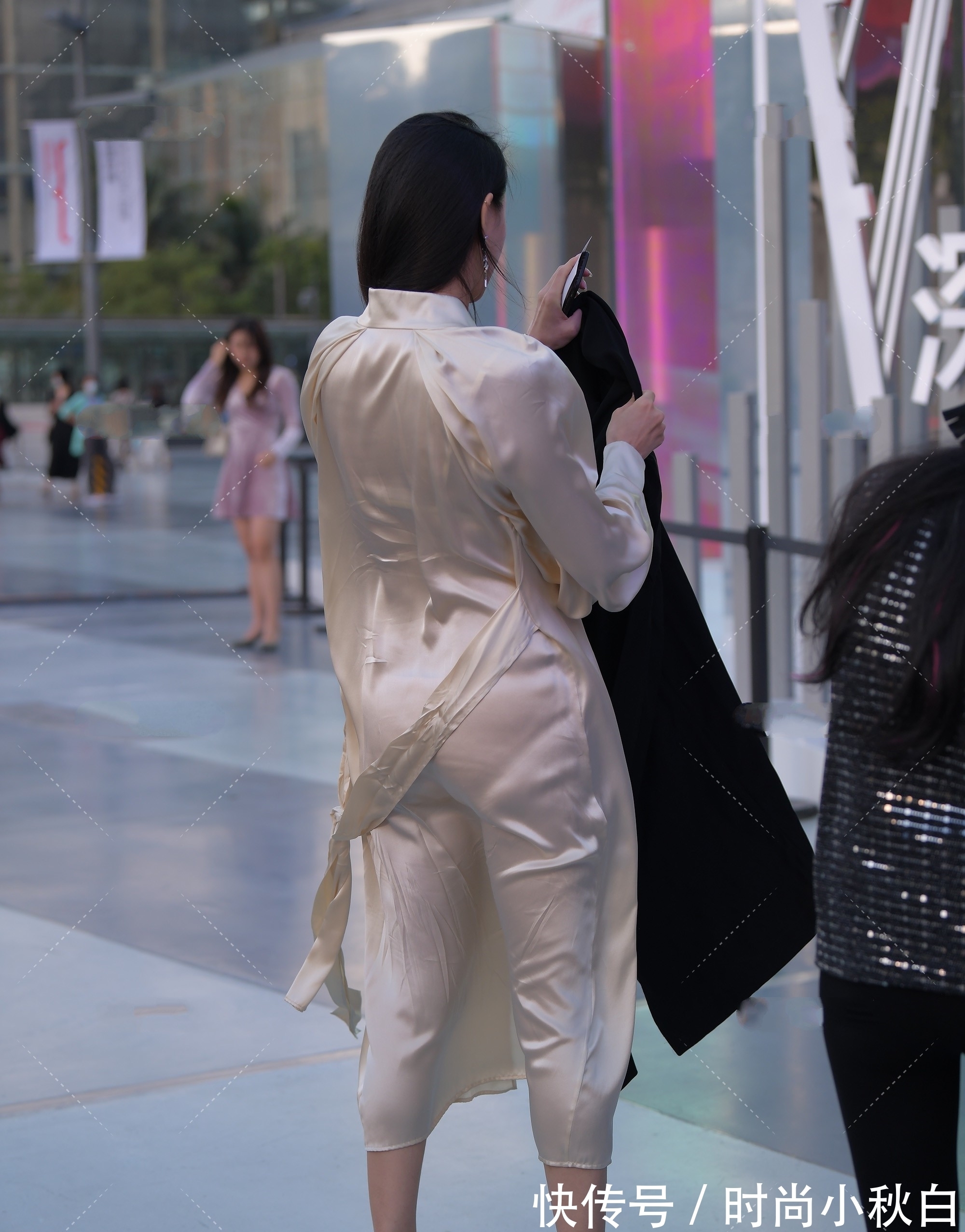 高跟鞋 绸缎面料连衣裙,华丽典雅,洒脱又时尚