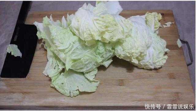 白菜别只会炒着吃,教你一个新吃法,好吃得停不下嘴