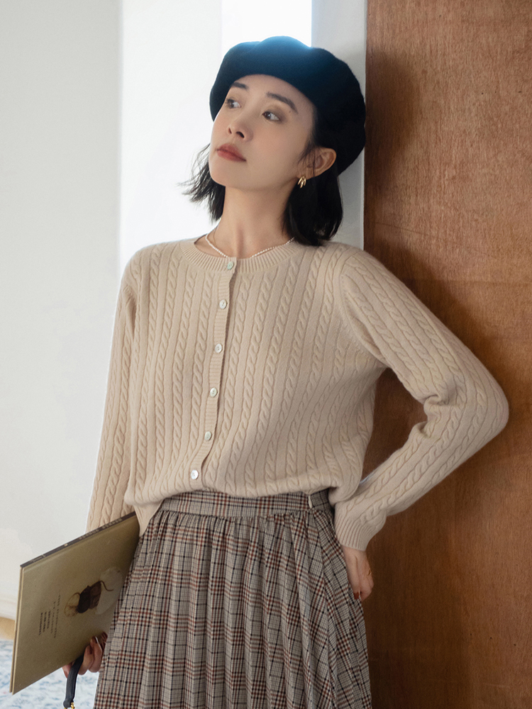 女人味|秋冬,高级感穿搭指南,针织衫搭配半身裙,温柔知性更具女人味!