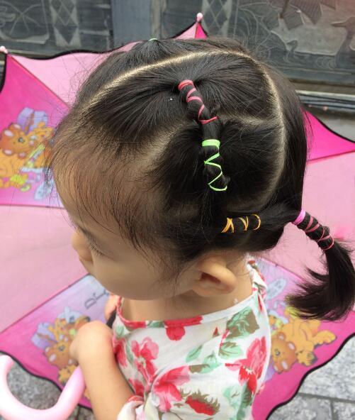 头发|妈妈给女儿扎的发辫每天不重样,让爸爸带一天,头发却变样了