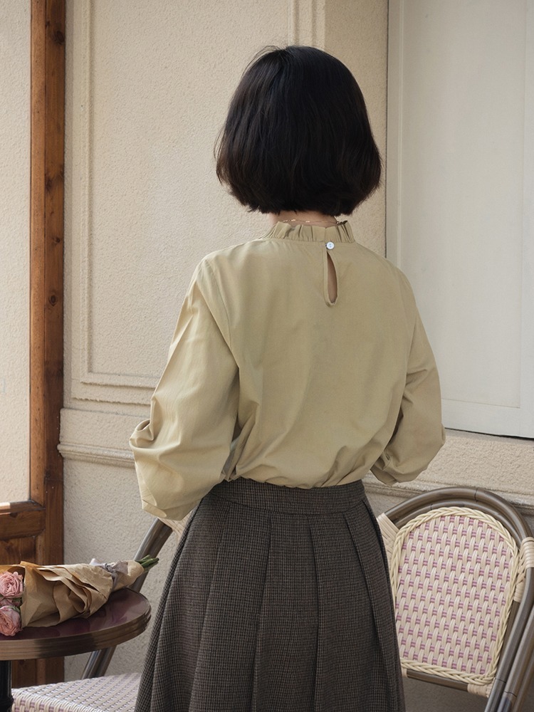 秋冬 秋冬就要穿得复古又时尚,立领压褶棉质衬衣你值得拥有!