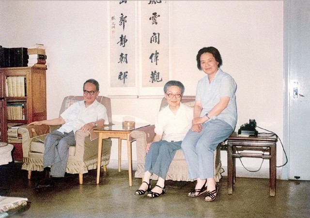 钟书$钱钟书女儿为父亲作了一幅画,杨绛欣赏完捧腹大笑,笑称太形象了