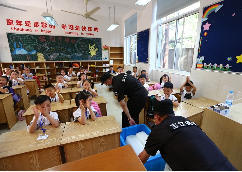 中国福利会托儿所|高温下中小学开学首日：“双减”来了，加油！迎接一个崭新的开始！