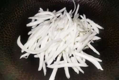 天气寒冷，碰到此菜别手软，爽口又开胃，易吸收不上火，太香了