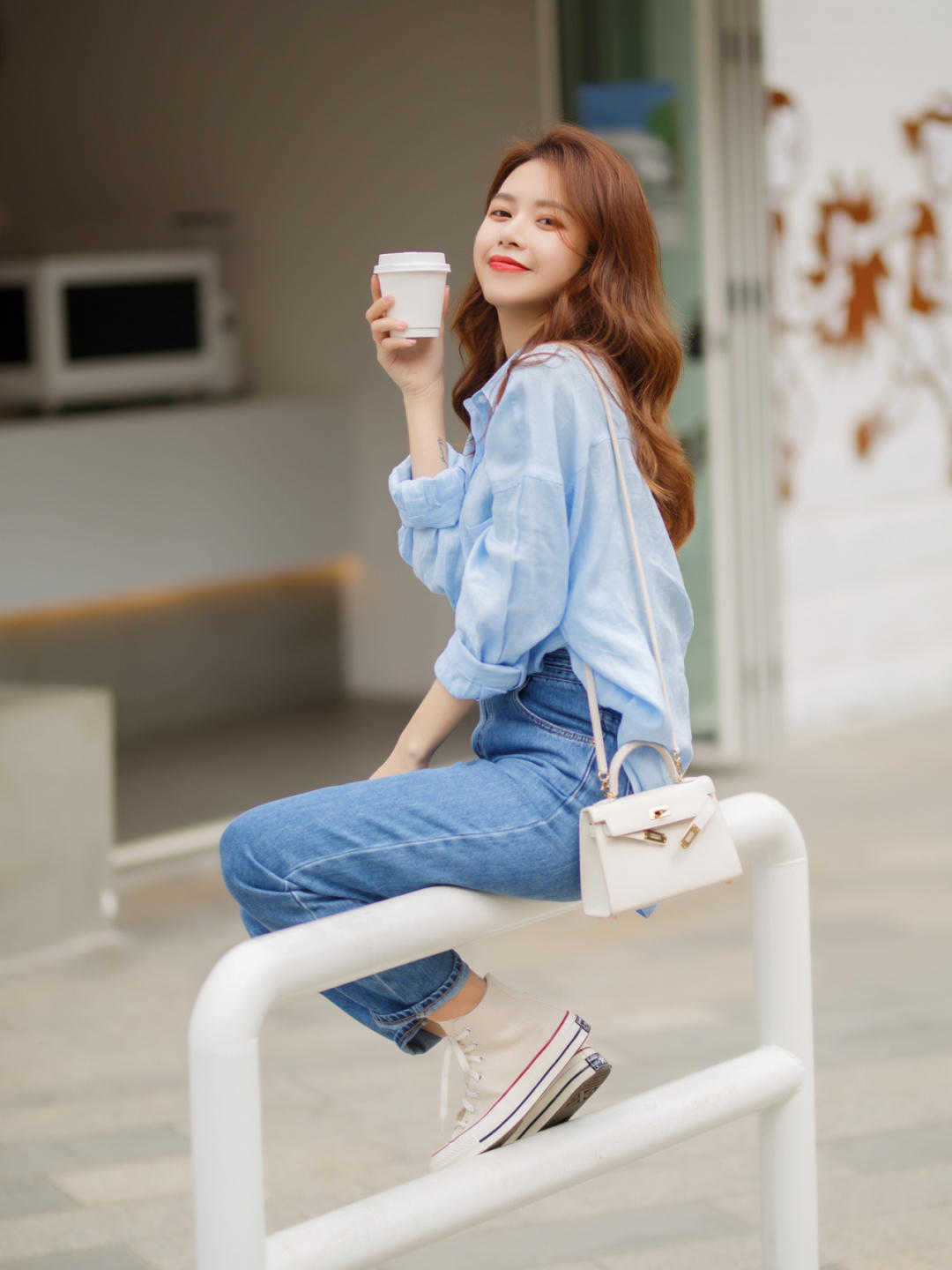 单品|夏季,衬衫是最佳的搭配单品,这样穿让你秒变成气质女神,超洋气