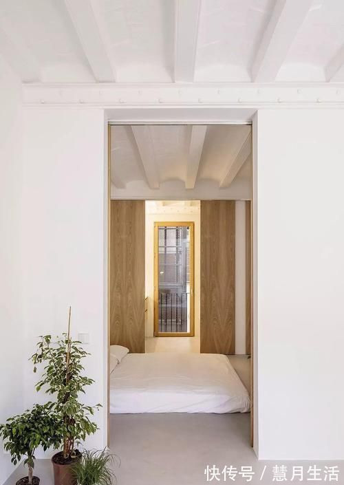 打通|他将2套小户型打通改成4室,做23米柜子,装滑动门,空间无限大