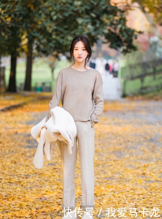 地方|街拍路人,小姐姐在色彩的搭配上总有让人称赞的地方!