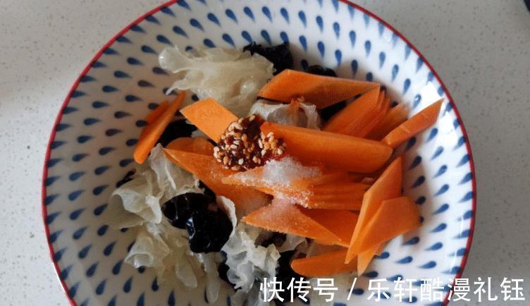 黑木耳|一道适合夏天吃的凉拌菜，酸甜开胃营养高，全家都喜欢