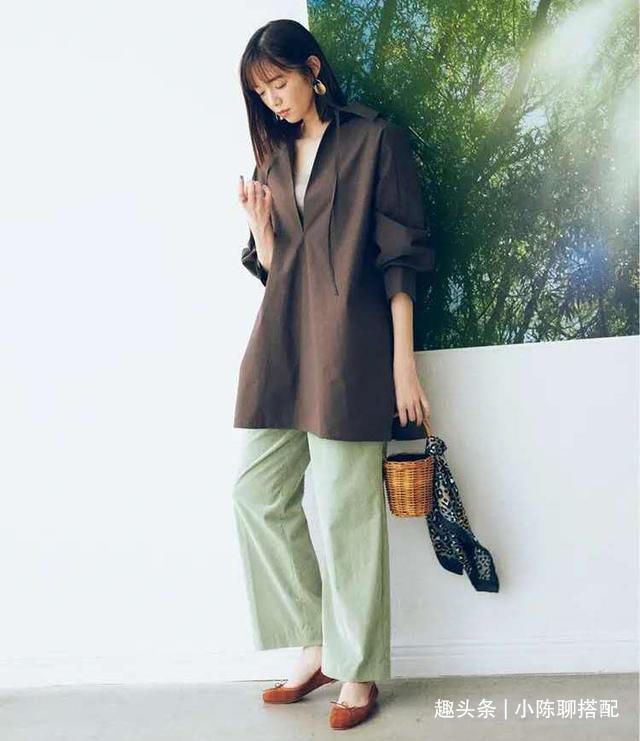 肤色 秋季最质感的穿搭,参考这4组配色,衬肤色又显气质照穿就够了