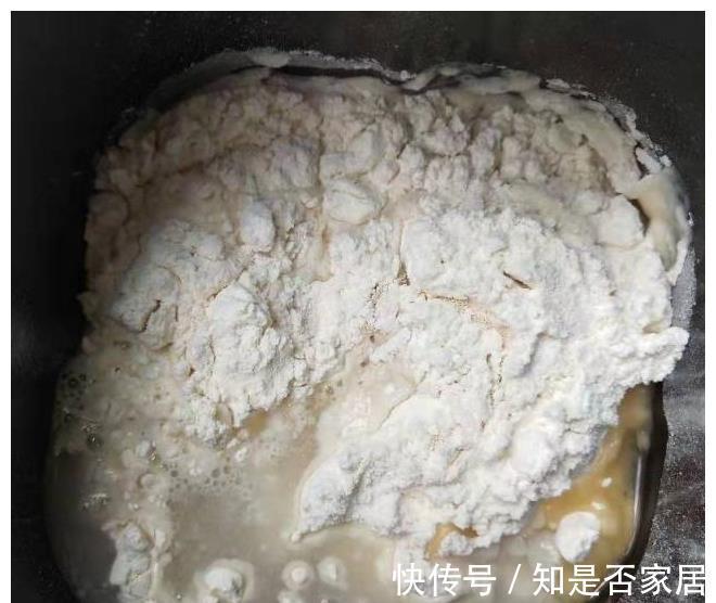 制作过程|蒸一锅红枣开花馒头，枣香十足好看又好吃，营养健康又美味