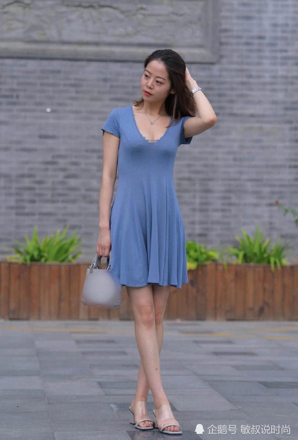 女人40美如花,轻柔蓝裙一穿,立马变身“靓妇”