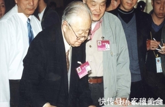 王羲之$启功与范曾书法都独步书坛,自成一体,谁的题匾更胜一筹呢?