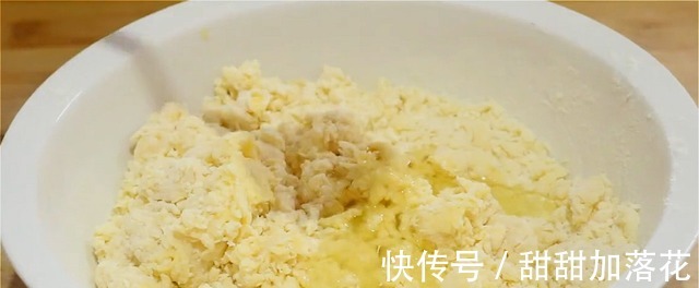 一碗面粉加一个鸡蛋居然这么好吃,不用蒸不用炸,出锅我流口水了!