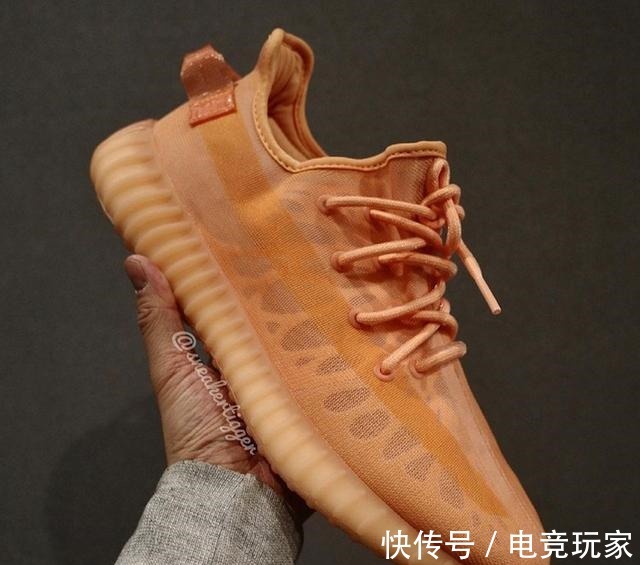 鞋身 看上去还不赖！「全透火山橙」Yeezy 350 v2实物释出！