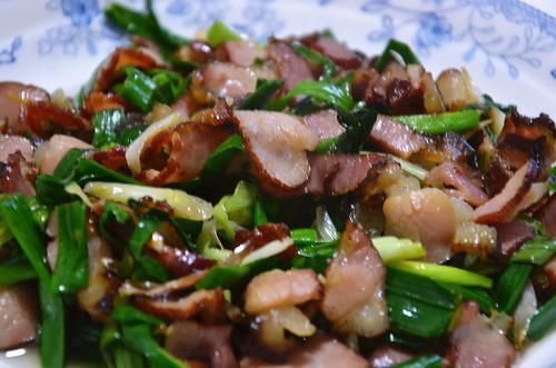 大忌|为啥腊肉一炒就变硬?原来直接下锅是大忌!多加1步,腊肉香又嫩