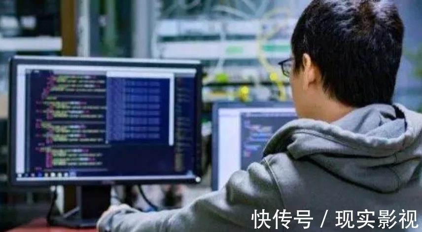 华为员工吐槽：华为啥人都要，上海交大学生物，连代码都不会还做系统开发