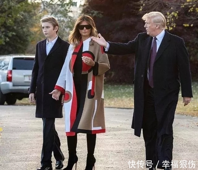 终于|梅拉尼娅终于不穿大衣长裙,三千红格子衬衣配瘦腿裤秀腿,太减龄