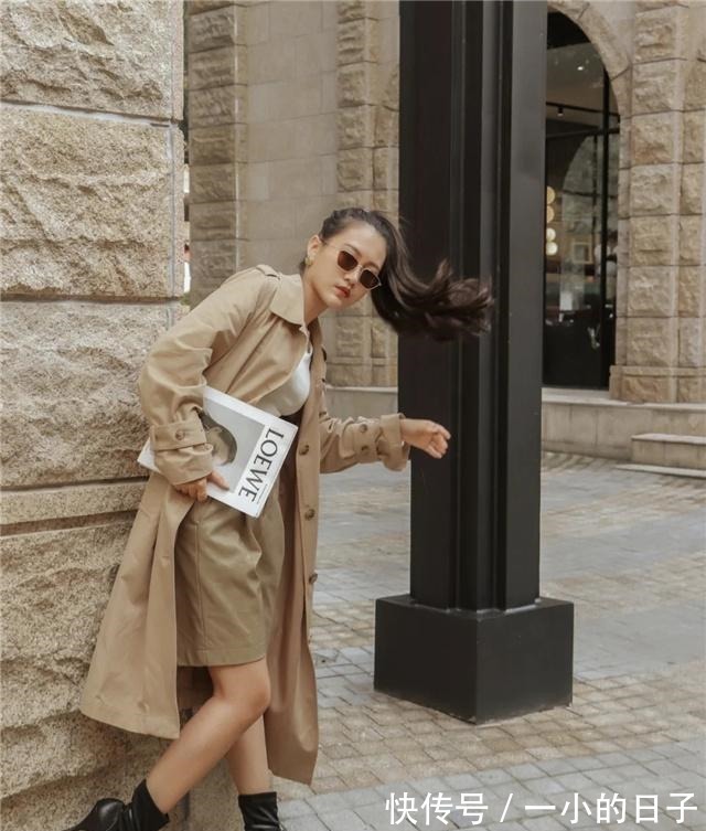 式样 今年火了一种穿搭,叫“大衣+裸靴”,优雅大气,早春穿正合适!