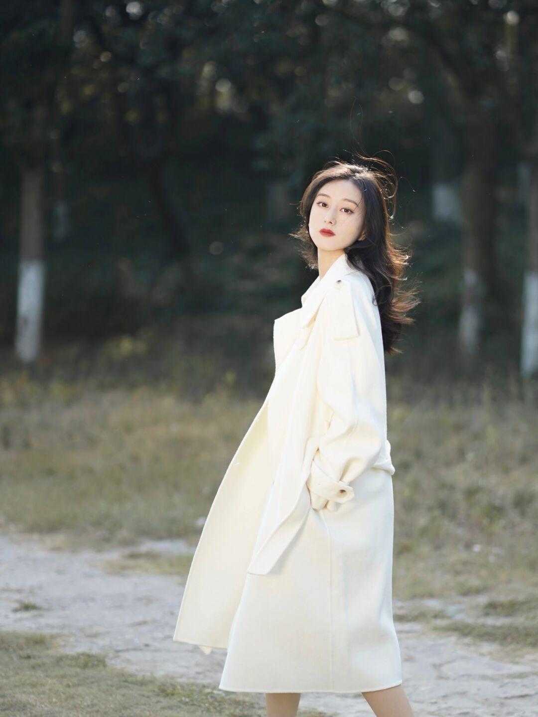 洋气|大衣别再穿老一套了,试试下面这三款保暖又洋气,微胖腿粗也能穿