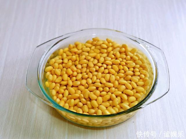 黄豆不一定非做豆浆,能做成主食,又能做成零食,一吃就停不下来