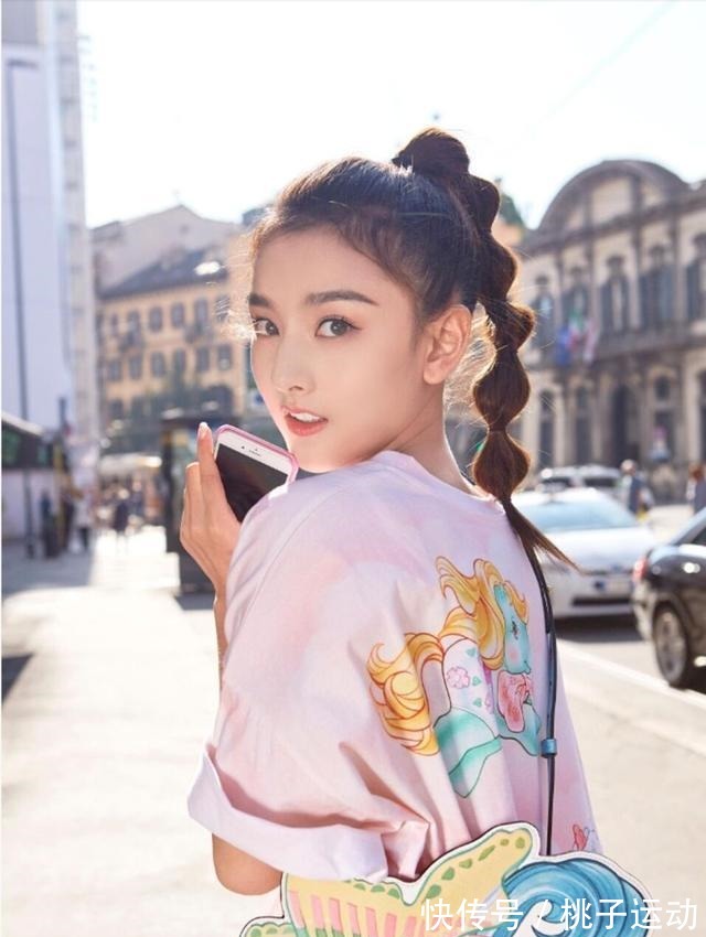 半丸子头|女生不要总是披发,2020年流行这5款“扎发”,时髦显脸小有气质!