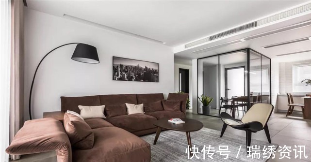 家具|143平简约四居室,水泥灰和原木风的家具打造的空间,让人羡慕