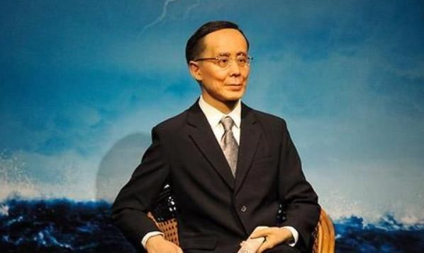  称赞|郭沫若写4字骂鲁迅，鲁迅加1字漂亮回怼，所有的文人交手称赞