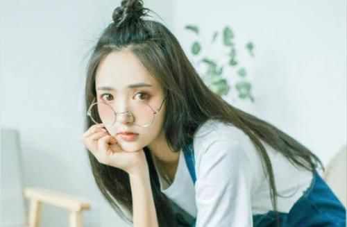 发型|女生这几种发型留久了,发际线会上移,你的发型是这样的吗