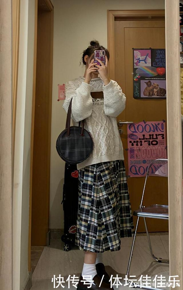  好看|毛衣怎么穿才好看今年流行这3种搭配，温暖并时髦你整个秋冬