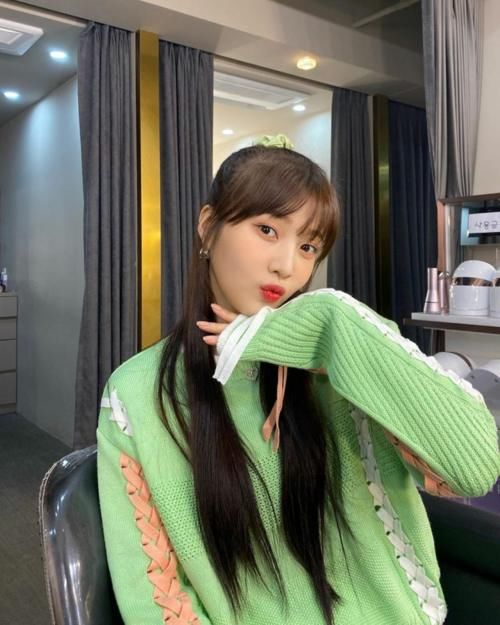 6个“显白小心机”让你气质马上UP！从穿搭、妆容入手！瞬间提亮暗沉肤色！