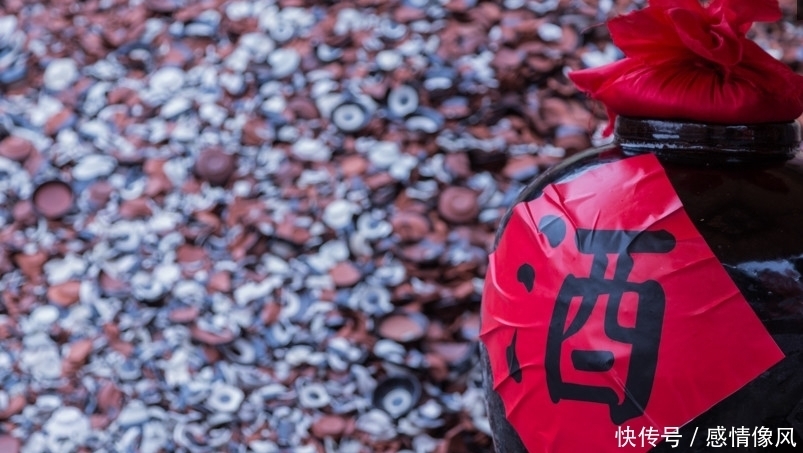 喝完|这个酒坊五块钱一碗酒 喝完随你摔,已经超过四十万人在这里摔碗