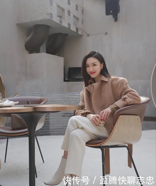  长大衣|小个子别穿“长大衣”了，今冬试试“短外套”搭裤子，显高显腿长