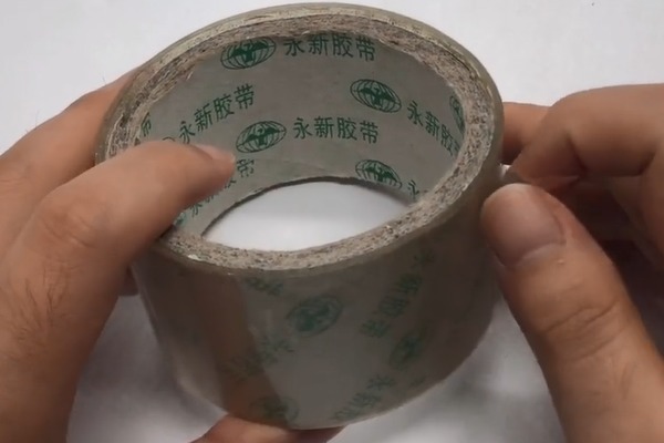 白活了20多年才发现,窗台上放一卷透明胶带,真厉害,不懂真亏