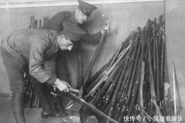 德意志|凡尔赛和约签订现场:德意志被打入地狱,法国人民载歌载舞