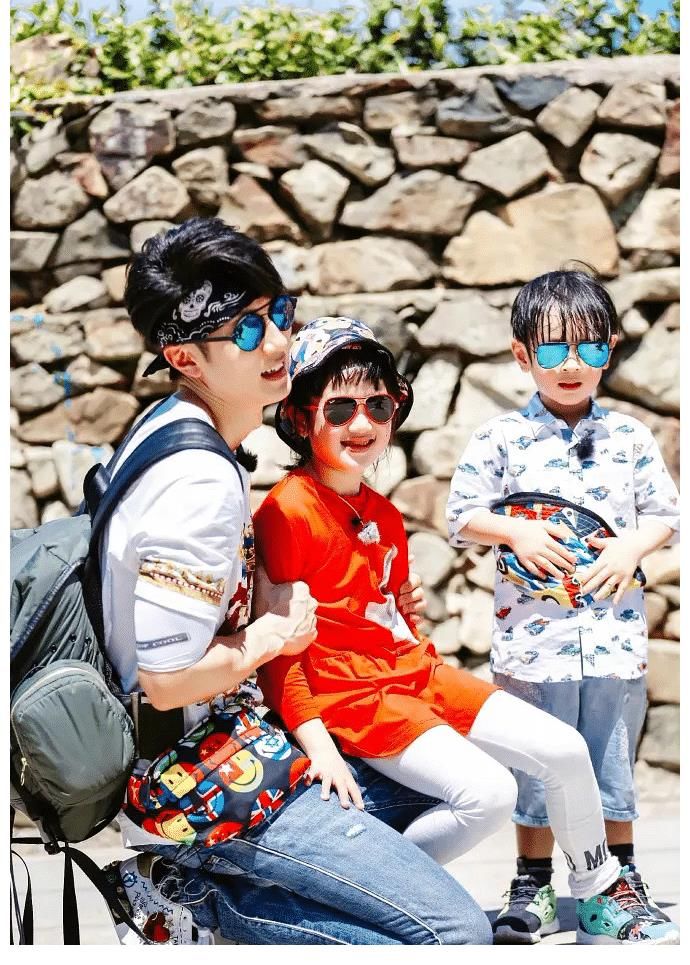 吴尊晒《爸爸去哪儿5》汶莱聚会照!NeiNei给小泡芙补习,嗯哼缺席了
