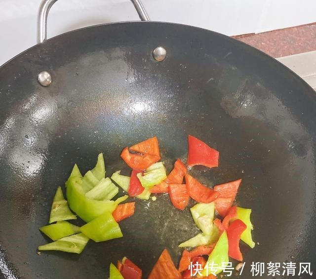 红辣椒|辣椒炒肉,家常美食,味道鲜美!