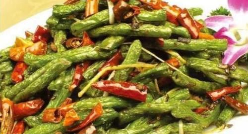 美食精选：剁椒梅鲚鱼干，干煸四季豆，腊肉烩香干，虾皮拌秋葵的做法