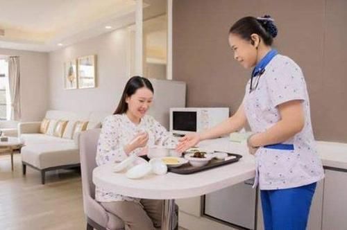 医院|胎儿发动后去医院,裙子和裤子哪个方便?你对孕晚期妈妈有哪些建议?