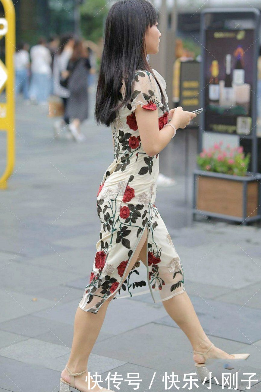 黄皮女生选衣服时一定要注意,穿搭清新亮眼