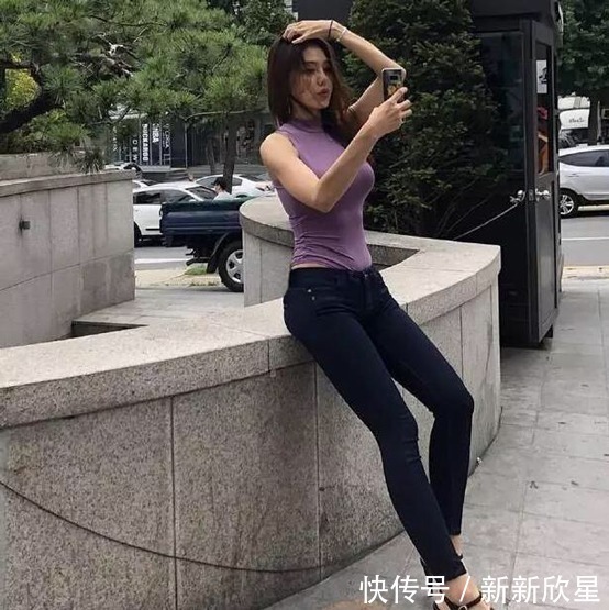 街拍|街拍牛仔裤小姐姐的搭配穿出优雅身姿