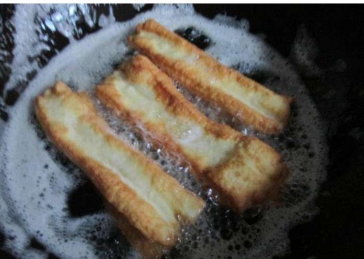  学会这样炸油条，你就可以开店了，外酥里嫩，太好吃