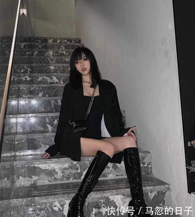 高跟鞋 个矮的女人，放弃短靴吧！试试这4双“高跟靴”，不仅时尚还显高！