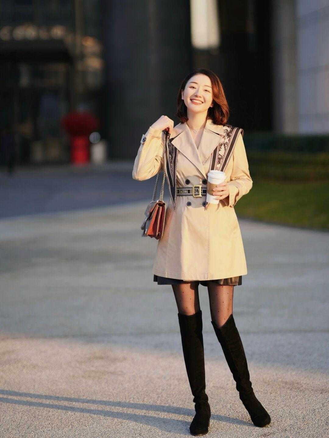 紧身裤 今年火了一种穿法叫“风衣+高筒靴”,喜欢气质类风格的,别错过
