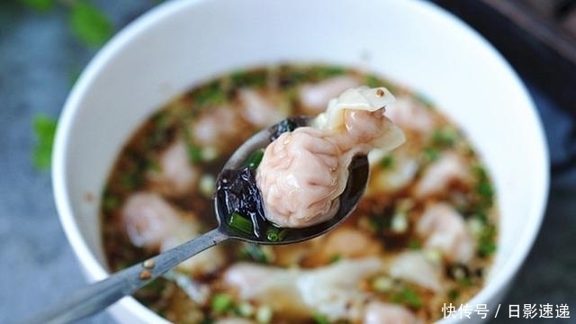 馄饨汤这么调,简单好味道,几种调料,开水一冲,比骨头汤还鲜