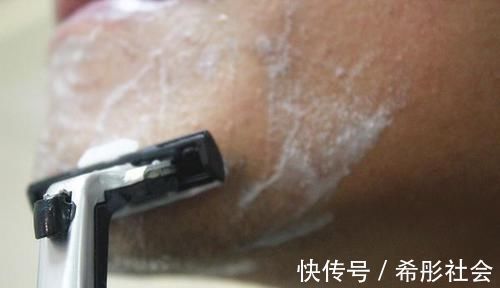 胡子拉碴|男性刮胡子的次数和长寿有关吗?胡子的生长快慢和什么有关?