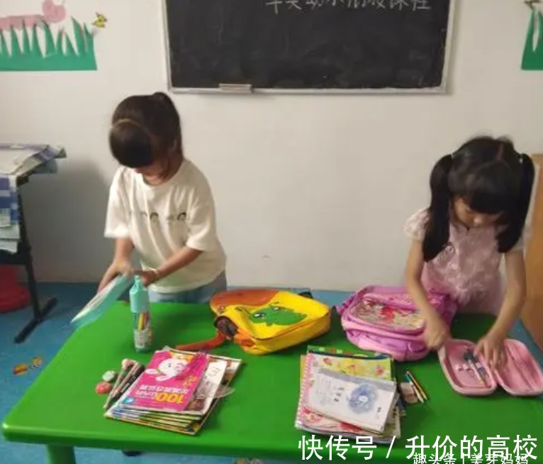 上火|妈妈对比兄妹的书包，本以为妹妹能争气，却把妈妈气到上火