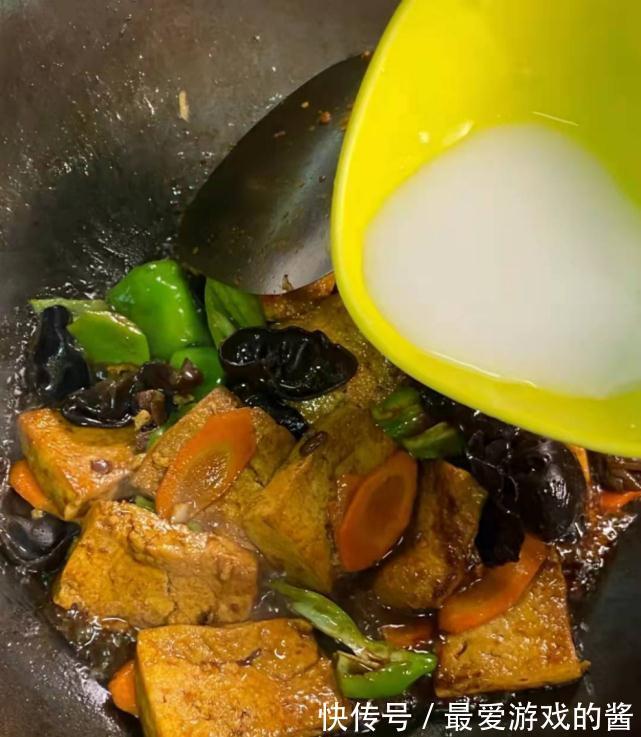 天冷了,吃肉不如吃菜,大雪过后炖一锅,营养好消化,孩子很爱吃